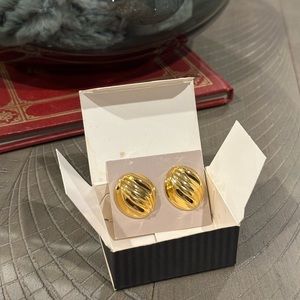 Vintage Avon Polished Waves Earring set - gold - circa 1992, Pierced!